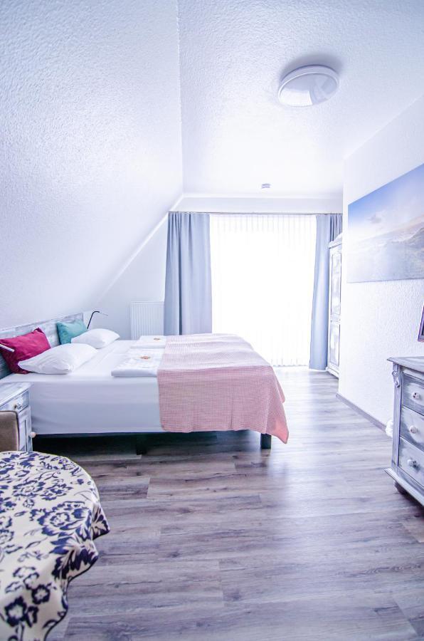 Hotel Blischke Carolinensiel Esterno foto